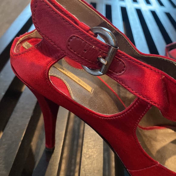 Max Studio Women’s Red Satin heel - Picture 5 of 10